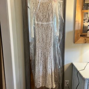 Lulu’s white lace wedding dress